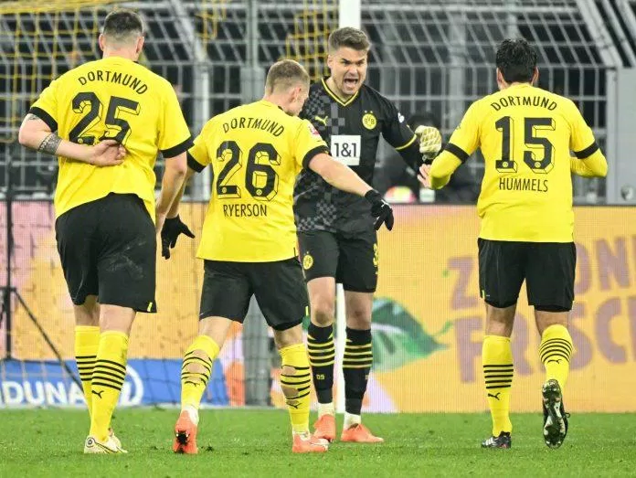 Dortmund đang thực sự thăng hoa khi hàng thủ chơi cực kì ổn định trong năm 2023 (Ảnh: Internet)