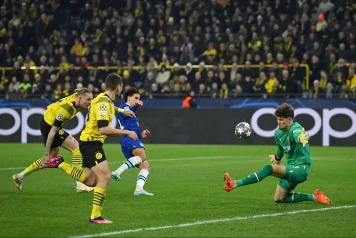 Felix là cầu thủ nguy hiểm nhất của Chelsea trong những phút đầu tiên với Dortmund trên sân nhà (Ảnh: Internet) Felix là cầu thủ nguy hiểm nhất của Chelsea trong những phút đầu tiên với Dortmund trên sân nhà (Ảnh: Internet)