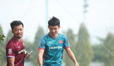 Đỗ Hùng Dũng: "Chúng tôi phải học hỏi từ đàn em U23 Việt Nam" (Ảnh: Internet) Đỗ Hùng Dũng: "Chúng tôi phải học hỏi từ đàn em U23 Việt Nam" (Ảnh: Internet)