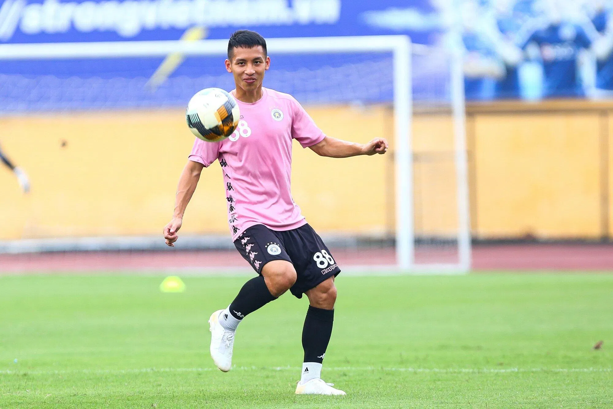 Đỗ Hùng Dũng thể hiện quyết tâm giành vé dự World Cup (Ảnh: Internet) Đỗ Hùng Dũng thể hiện quyết tâm giành vé dự World Cup (Ảnh: Internet)