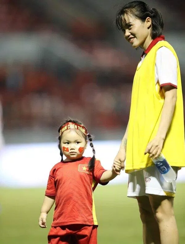 Trong sự nghiệp, cô cùng tuyển nữ Việt Nam giành chức vô địch AFF Cup 2012, HCB SEA Games 2013, HCV SEA Games 2022, vào bán kết Asiad 2014, HCĐ AFF Cup 2018... (Ảnh: Internet) Trong sự nghiệp, cô cùng tuyển nữ Việt Nam giành chức vô địch AFF Cup 2012, HCB SEA Games 2013, HCV SEA Games 2022, vào bán kết Asiad 2014, HCĐ AFF Cup 2018... (Ảnh: Internet)