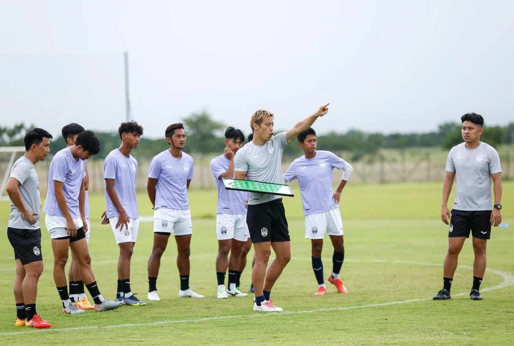 Bóng đá Campuchia đặt mục tiêu giành huy chương ở SEA Games 32 (Ảnh: Internet) Bóng đá Campuchia đặt mục tiêu giành huy chương ở SEA Games 32 (Ảnh: Internet)