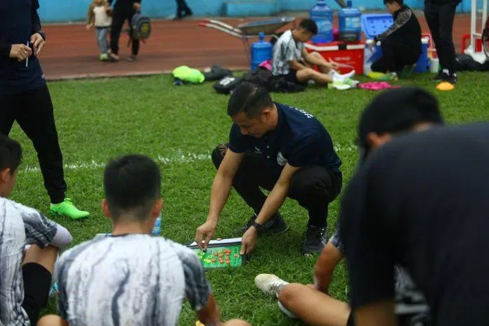 Dưới bàn tay của HLV Quốc Vượng, Hòa Bình FC đang trình diễn bộ mặt ấn tượng trong giai đoạn vừa qua (Ảnh: Internet) Dưới bàn tay của HLV Quốc Vượng, Hòa Bình FC đang trình diễn bộ mặt ấn tượng trong giai đoạn vừa qua (Ảnh: Internet)