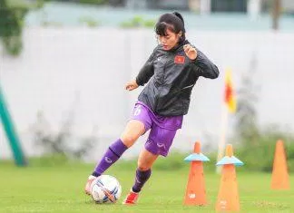 Phạm Hoàng Quỳnh sinh năm 1992. Hiện tại cô đang là cầu thủ của đội tuyển bóng đá nữ Việt Nam giữ vị trí tiền vệ