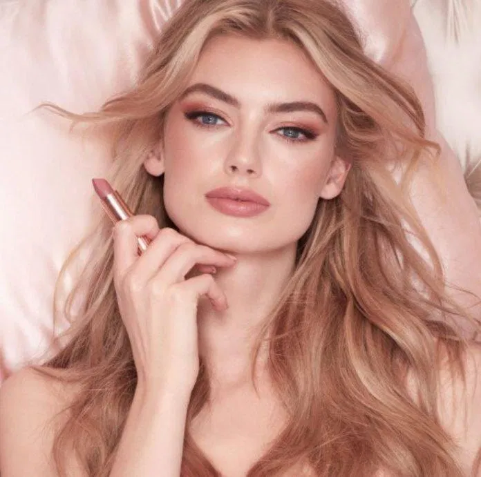 Son hồng nude là màu son tương đối cơ bản với chị em. (Nguồn: Internet).