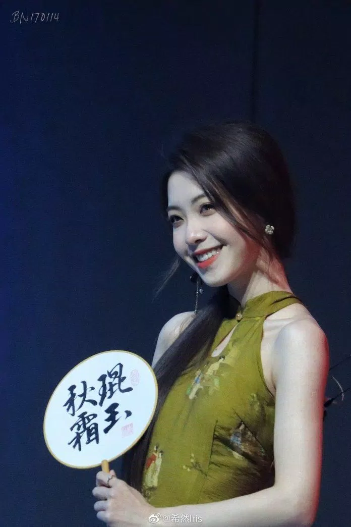 Hy Nhiên có sở thích "múa quạt" (Nguồn: Internet). Hy Nhiên có sở thích "múa quạt" (Nguồn: Internet).