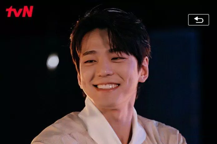 Nụ cười toả sáng với lúm đồng tiền của Kim Min Kyu. Nguồn: tvN