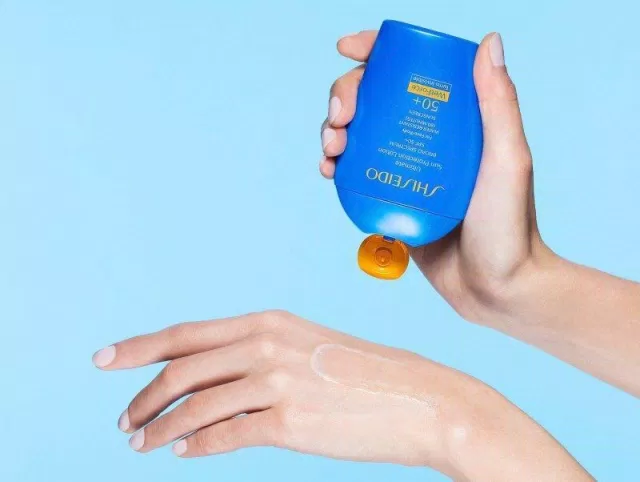 Các sản phẩm kem chống nắng của Shiseido còn nổi tiếng với kết cấu mỏng nhẹ, tan vào da (Ảnh: internet)