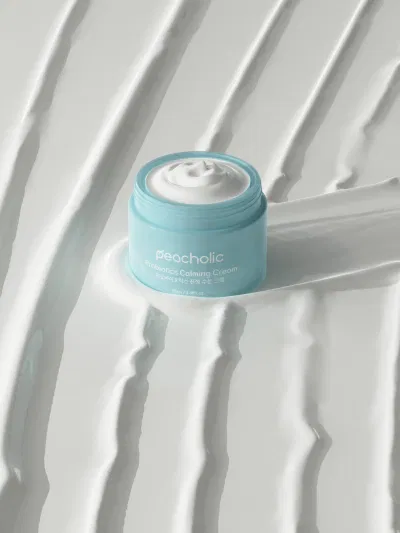 Kem dưỡng ẩm ngải cứu Peacholic có texture mỏng nhẹ, mùi hương dễ chịu. Nguồn: Internet