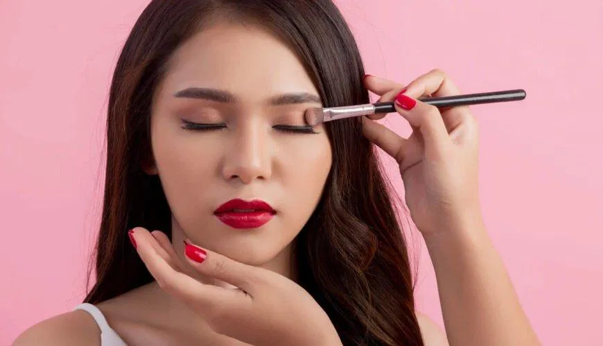 Nghề makeup thu nhập hấp dẫn nhưng có tính cạnh tranh rất cao.