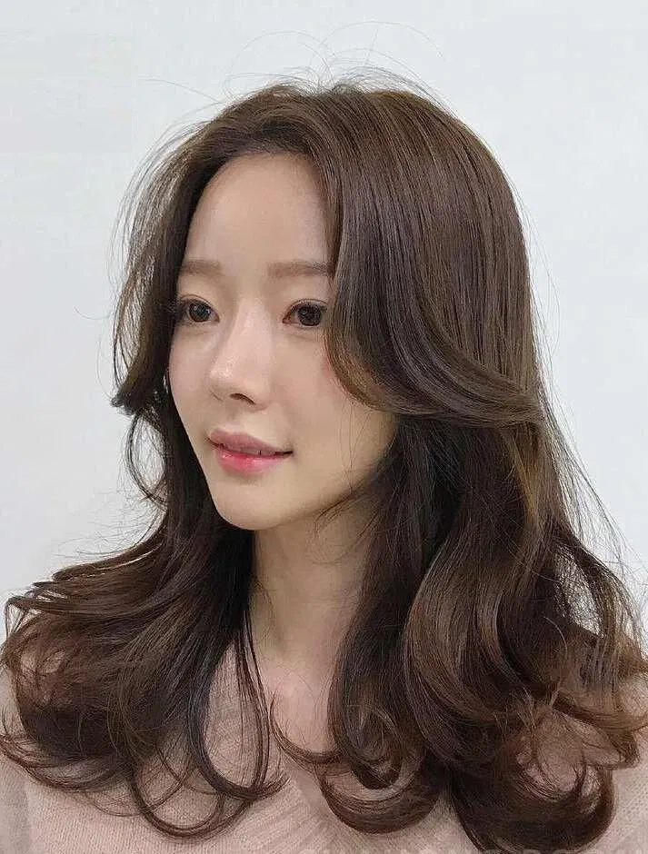 Những kiểu tóc layer đẹp là "cứu tinh" hoàn hảo cho các nàng tóc mỏng. (Ảnh: Internet)