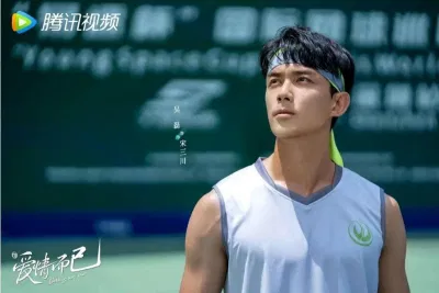 Tam Xuyên theo chân Hữu An đến CLB quần vợt. Nguồn: WeTV