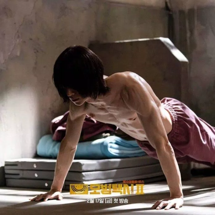 Thân hình mlem của tài xế Kim. Nguồn: SBS