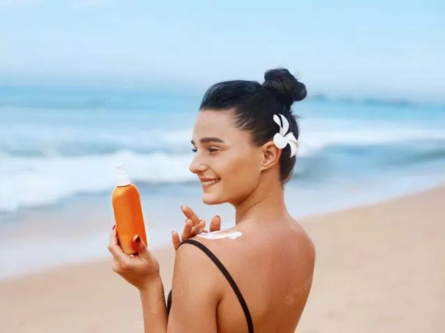 Kem chống nắng đi biển nên là loại có khả năng kháng nước, kháng mồ hôi tốt (Ảnh: internet) Top 10 kem chống nắng đi biển tốt nhất, đủ mọi loại da cho bạn lựa chọn Altruist Dermatologist Sunscreen bảo vệ da Bí đao Cancer Council cho da nhạy cảm chống nắng chống nước chống tia UV da dầu da khô da nhạy cảm đi biển kem chống nắng Kem chống nắng Altruist Dermatologist Sunscreen Kem chống nắng Avene Mattifying Cleanance Sunscreen kem chống nắng Cancer Council sensitive kem chống nắng cho da dầu kem chống nắng cho da khô kem chống nắng cho da nhạy cảm kem chống nắng chống nước Kem Chống Nắng Cocoon kem chống nắng dạng xịt kem chống nắng đi biển Kem Chống Nắng La Roche Posay Anthelios Anti Shine Gel Cream Dry Touch Finish Mattifying Effect kem chống nắng La Roche-Posay Kem Chống Nắng Sundance 50 Hoch Sonnencreme Kem chống nắng Sunplay Skin Aqua Clear White Outdoor Kết cấu loại da lựa chọn mọi loại da nhạy cảm nhược điểm SPF 50+ sữa chống nắng thành phần thể thao Top 10 top kem chống nắng xịt chống nắng xịt chống nắng dạng dầu SVR Sun Secure Eau Solaire Xịt chống nắng thể thao Banana Boat Sport Coolzone