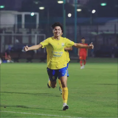 Những kinh nghiệm thu được từ chuyến tập huấn tại Đức cùng U17 Việt Nam và 2 tuần tập luyện tại đội trẻ của CLB Eintracht Frankfurt đã giúp Hoàng Minh Tiến trưởng thành nhanh chóng (Ảnh: Internet) Những kinh nghiệm thu được từ chuyến tập huấn tại Đức cùng U17 Việt Nam và 2 tuần tập luyện tại đội trẻ của CLB Eintracht Frankfurt đã giúp Hoàng Minh Tiến trưởng thành nhanh chóng (Ảnh: Internet)