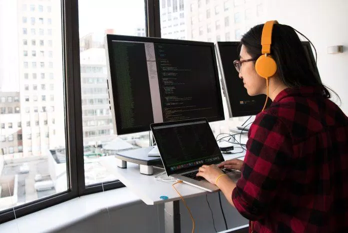 Các nhân viên nữ tại NashTech có thể chủ động sắp xếp công việc và phân bổ thời gian linh hoạt (Ảnh: Internet) Các nhân viên nữ tại NashTech có thể chủ động sắp xếp công việc và phân bổ thời gian linh hoạt (Ảnh: Internet)