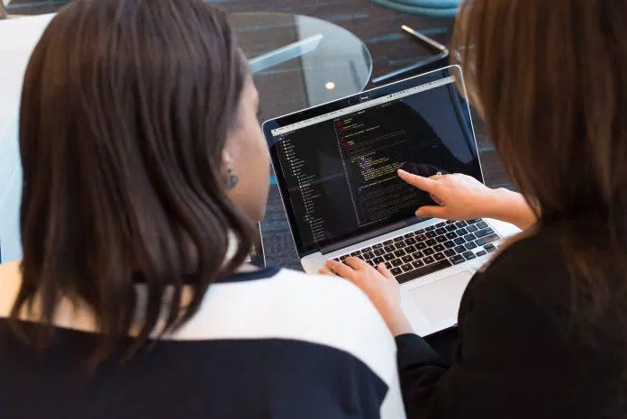 Sự tỉ mỉ là điểm mạnh của nữ giới trong lĩnh vực công nghệ (Ảnh: Internet) Sự tỉ mỉ là điểm mạnh của nữ giới trong lĩnh vực công nghệ (Ảnh: Internet)