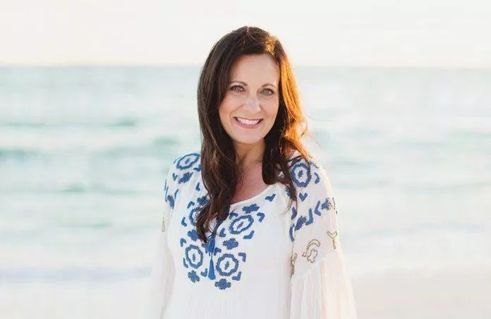 Lysa TerKeurst đã nhiều lần giày vò bản thân đến mức quen thuộc với điều đó, mặc cho suy nghĩ của cô ngày càng bị đầu độc nặng nề (Ảnh: Internet) Lysa TerKeurst đã nhiều lần giày vò bản thân đến mức quen thuộc với điều đó, mặc cho suy nghĩ của cô ngày càng bị đầu độc nặng nề (Ảnh: Internet)