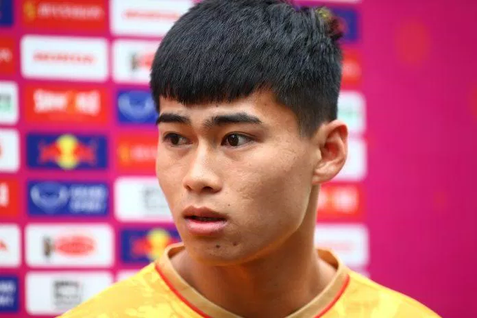 Trung vệ Nguyễn Ngọc Thắng: "Tôi thần tượng đàn anh Quế Ngọc Hải" (Ảnh: Internet) Trung vệ Nguyễn Ngọc Thắng: "Tôi thần tượng đàn anh Quế Ngọc Hải" (Ảnh: Internet)