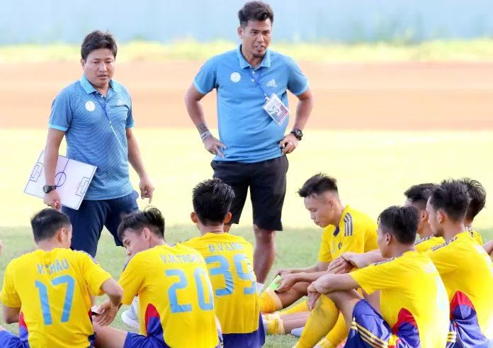 Cựu danh thủ Phan Thanh Bình làm HLV trưởng CLB Đồng Tháp (Ảnh: Internet) Cựu danh thủ Phan Thanh Bình làm HLV trưởng CLB Đồng Tháp (Ảnh: Internet)