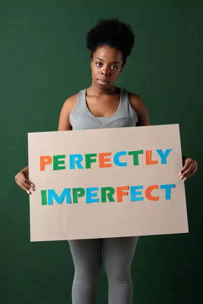 Bạn không hoàn hảo, bạn đẹp theo cách riêng của mình. (Nguồn: Internet)