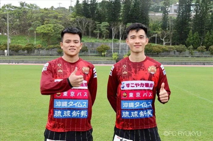 Đầu năm 2022, anh cùng đồng đội Vũ Hồng Quân đã được đưa sang FC Ryukyu ở J-League 2 thi đấu (Ảnh: Internet)