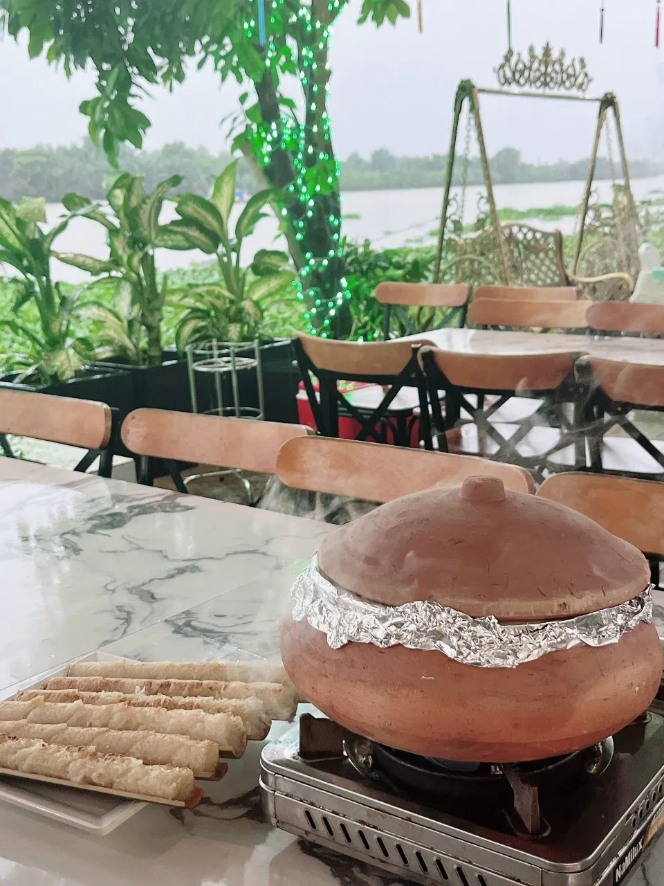 Món Gà Đập Niêu cực phẩm của quán.