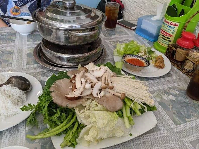 List 20 quán ăn Thủ Đức dành cho các tín đồ ẩm thực, bao ngon - bổ - rẻ ẩm thực bò chảo lẩu tá lả bún bò bún bò Huế bún bò huế lam sơn chè chú gấu cơm tấm đại đồng Gạch ống Food Beer hải sản giang ghẹ hủ tiếu cô ba hủ tiếu nam vang mười đoàn lẩu nấm chay viên dung List 20 mì cay naga thủ đức Món ngon Quảng Ngãi nhà hàng bên sông Nhà hàng Nai Vàng New nhà hành sesan quán ăn quán ăn hà vịt quán ăn thủ đức quán nem dì năm quán ốc công đoàn Sushi Osaka Thủ Đức thông tin