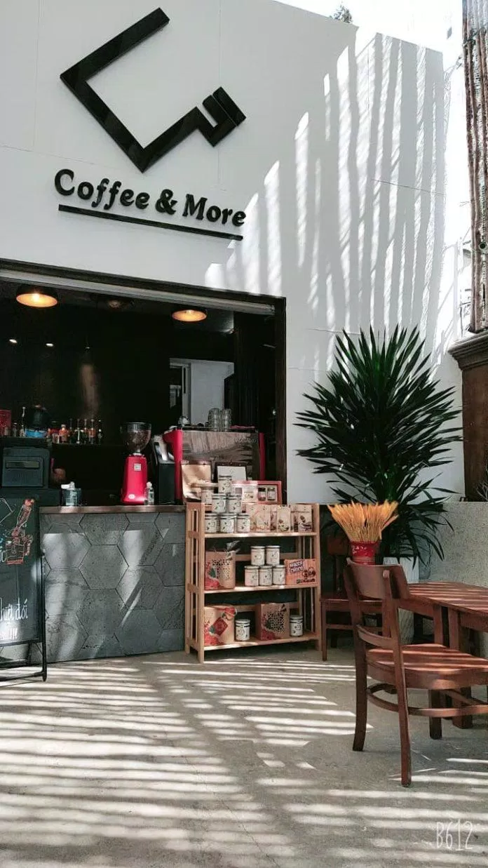 Ừ Coffee & More (Ảnh: Internet)