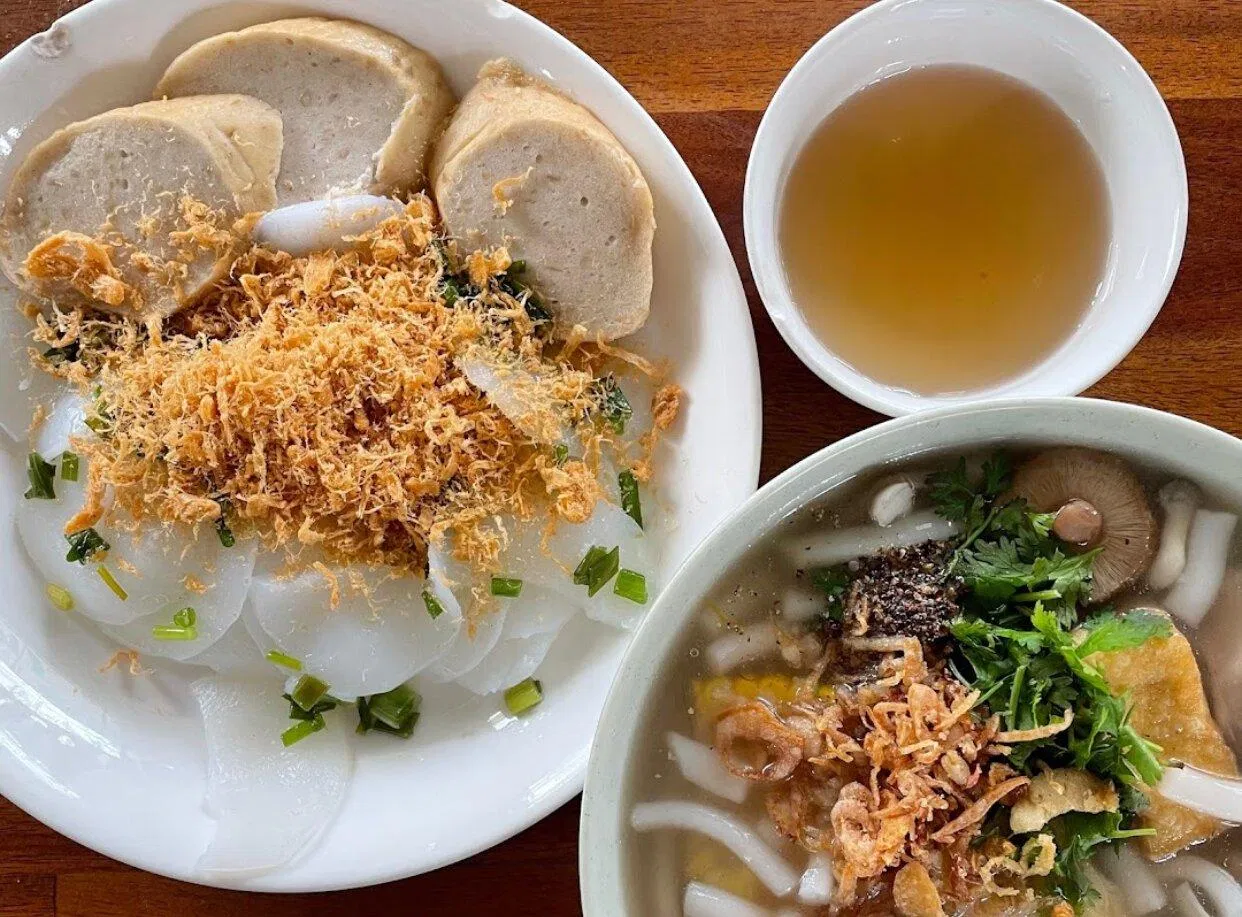 Món bánh bèo và bánh canh của quán. (Ảnh: Internet)