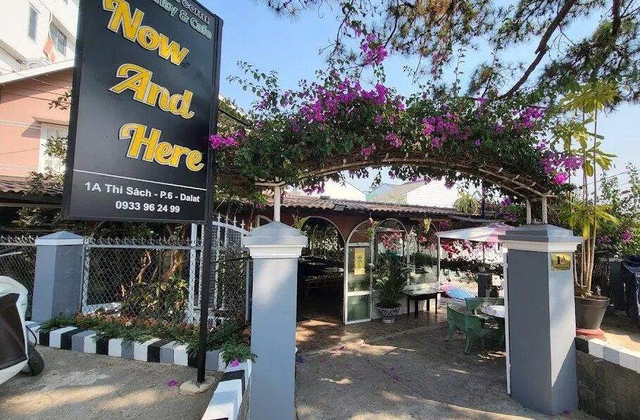 Không gian bên ngoài của nhà hàng. (Ảnh: Internet)