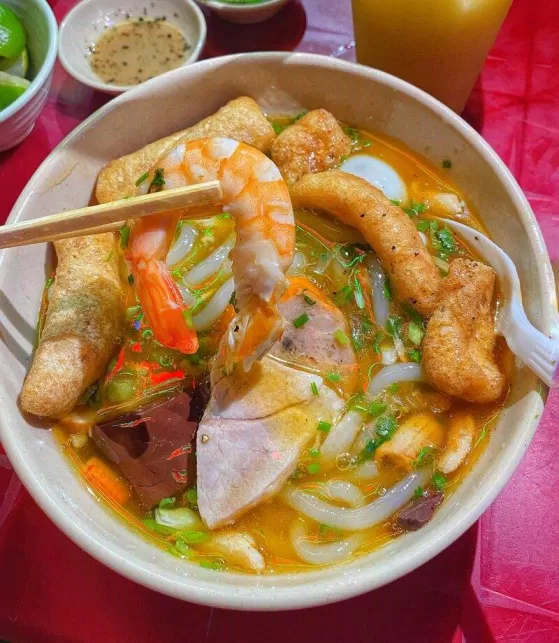 Bánh Canh Cua Hoàng Lan