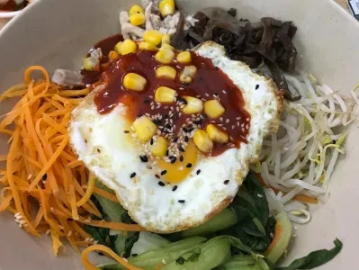 Món cơm trộn của nhà hàng. (Ảnh: Internet)