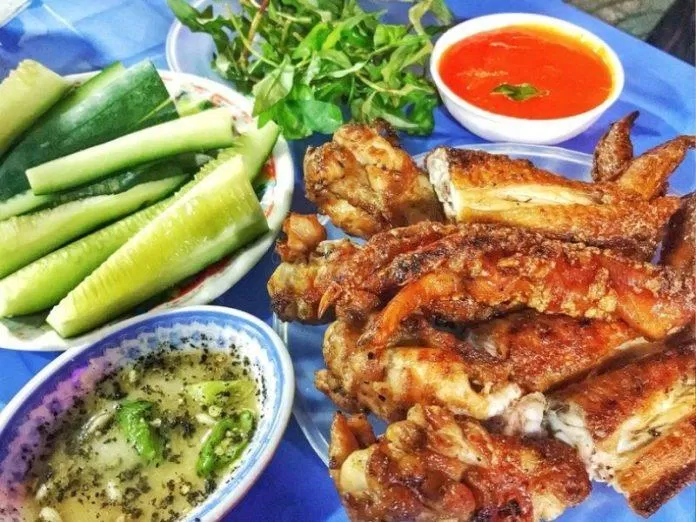 Chân Gà Nướng Hai Còi - Delicious BBQ Chicken (Ảnh: Internet)