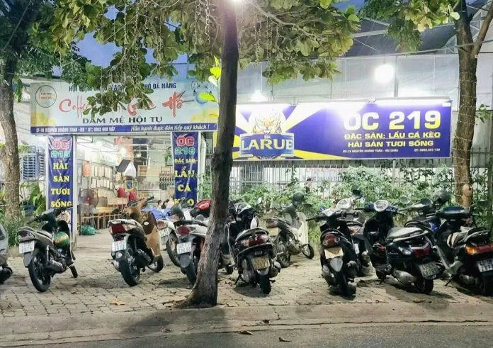 Không gian bên ngoài của quán. (Ảnh: Internet)