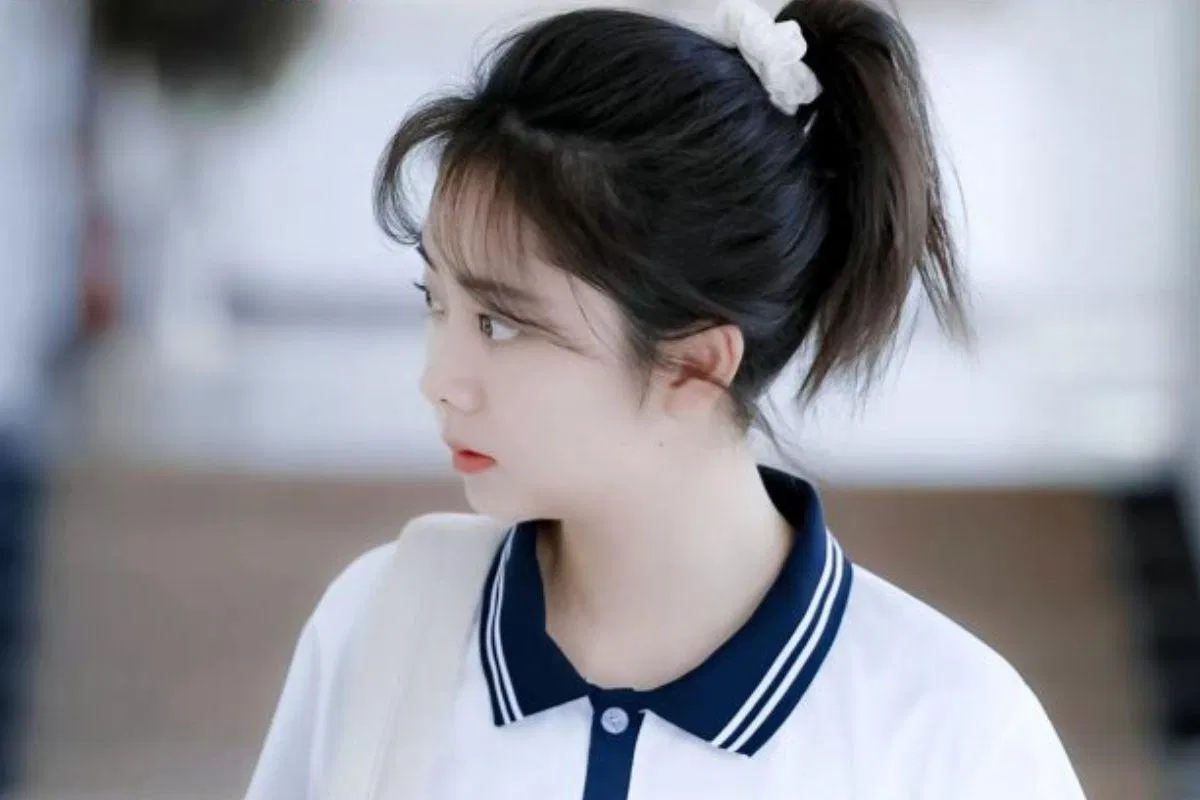 Đàm Tùng Vận trong bộ đồng phụ học sinh. Nguồn: iQIYI