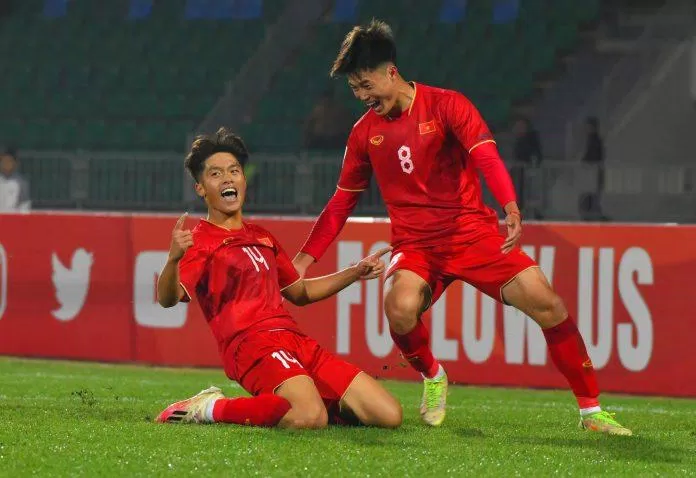 Nguyễn Quốc Việt (số 14) đang là cầu thủ tạo ra được nhiều ấn tượng nhất của U20 Việt Nam ở VCK U20 châu Á. (Ảnh: Internet)