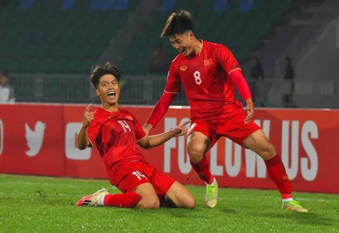 Nguyễn Quốc Việt (số 14) đang là cầu thủ tạo ra được nhiều ấn tượng nhất của U20 Việt Nam ở VCK U20 châu Á. (Ảnh: Internet) Nguyễn Quốc Việt (số 14) đang là cầu thủ tạo ra được nhiều ấn tượng nhất của U20 Việt Nam ở VCK U20 châu Á. (Ảnh: Internet)