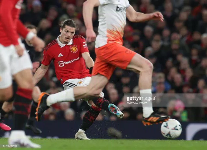 Sabitzer là cầu thủ đầu tiên có cơ hội dứt điểm nguy hiểm bên phía Man Utd (Ảnh: Internet) Sabitzer là cầu thủ đầu tiên có cơ hội dứt điểm nguy hiểm bên phía Man Utd (Ảnh: Internet)