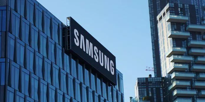 Samsung sản xuất các bộ phận để làm ra sản phẩm của Apple (Ảnh: Internet)