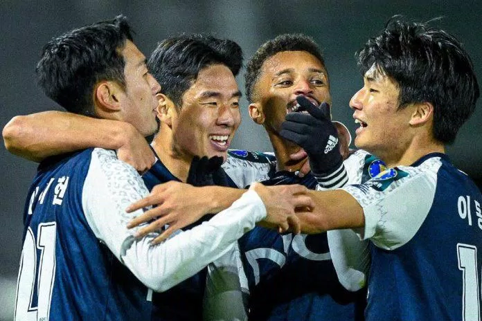 Đội bóng của Văn Toàn giành chiến thắng tưng bừng 6-0 (Nguồn: internet)