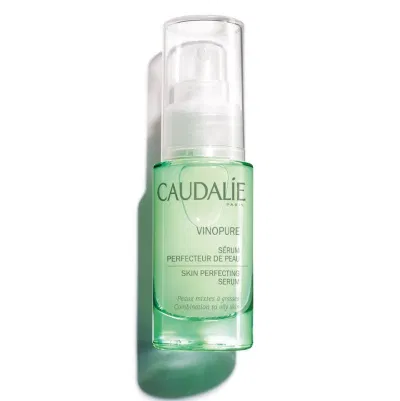 Serum trị mụn của Caudalie chứa Salicylic acid và polyphenols, cực thích hợp cho da vừa trị mụn vừa chống lão hóa. (Nguồn: Internet).