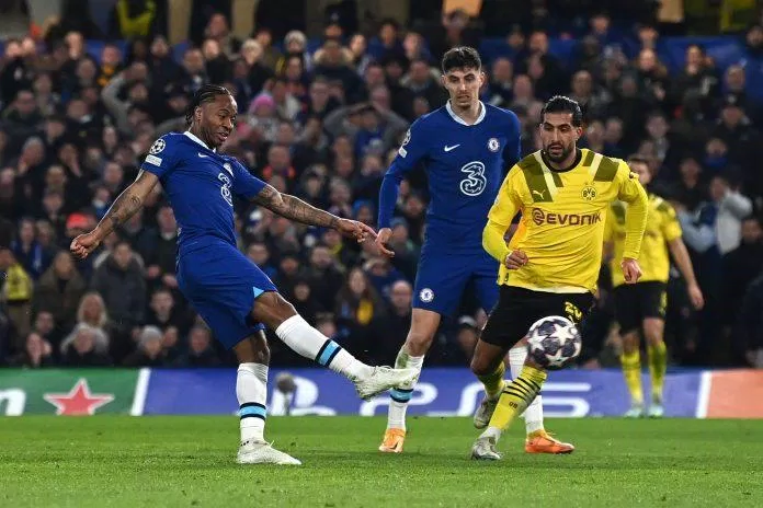 Sterling đưa Chelsea vượt lên dẫn trước với một pha qua người và dứt điểm vô cùng nỗ lực (Ảnh: Internet) Sterling đưa Chelsea vượt lên dẫn trước với một pha qua người và dứt điểm vô cùng nỗ lực (Ảnh: Internet)