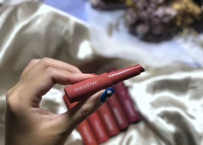 Thiết kế son sáp Innisfree Vivid Cotton Stick (nguồn: Internet)