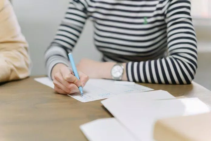 Brand tone là một phần nhất định phải có khi xây dựng bản sắc thương hiệu (Ảnh: Internet) Brand tone là một phần nhất định phải có khi xây dựng bản sắc thương hiệu (Ảnh: Internet)