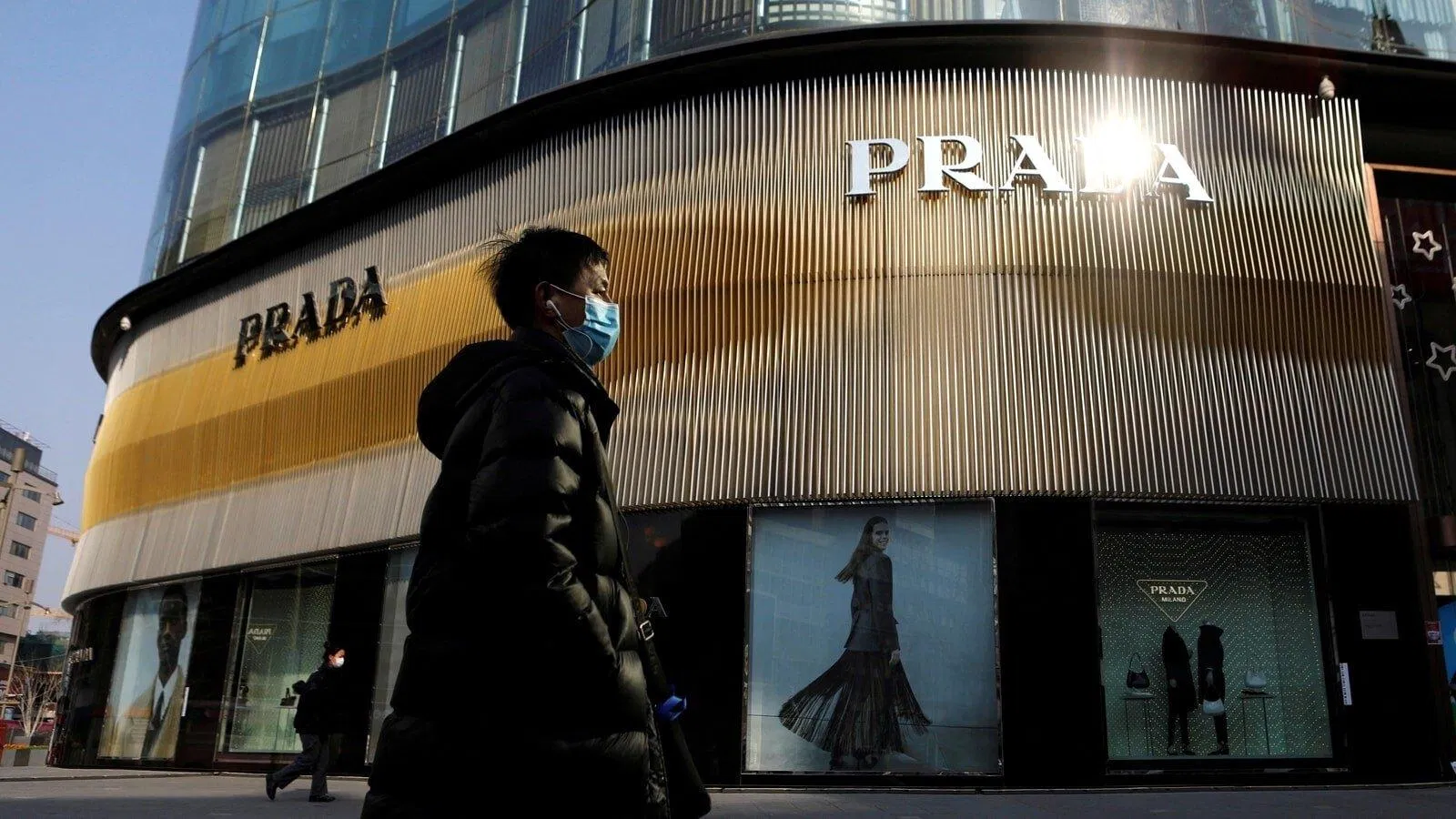 Nhà mốt PRADA điêu đứng vì scandal của các đại sứ thương hiệu (Ảnh: Internet) Nhà mốt PRADA điêu đứng vì scandal của các đại sứ thương hiệu (Ảnh: Internet)
