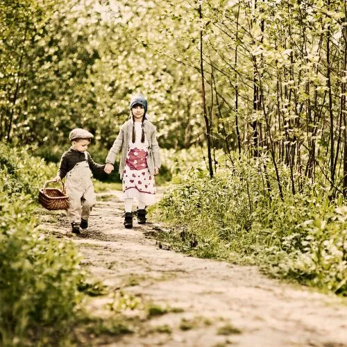 10 sự thật rùng rợn trong các câu chuyện cổ tích xa xưa bạch tuyết câu chuyện Cô bé lọ lem Cô bé quàng khăn đỏ cổ tích công chúa độc-lạ hấp dẫn khám phá lọ lem nàng tiên cá người đẹp rùng rợn sự thật sự thật rùng rợn trong các câu chuyện cổ tích thú vị truyện cổ tích