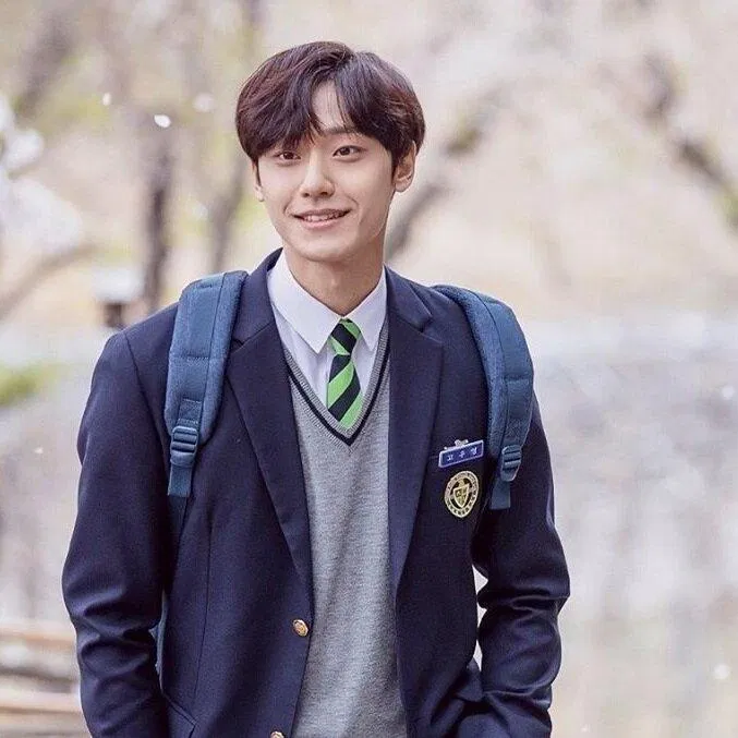 Lee Do Hyun sinh năm 1995