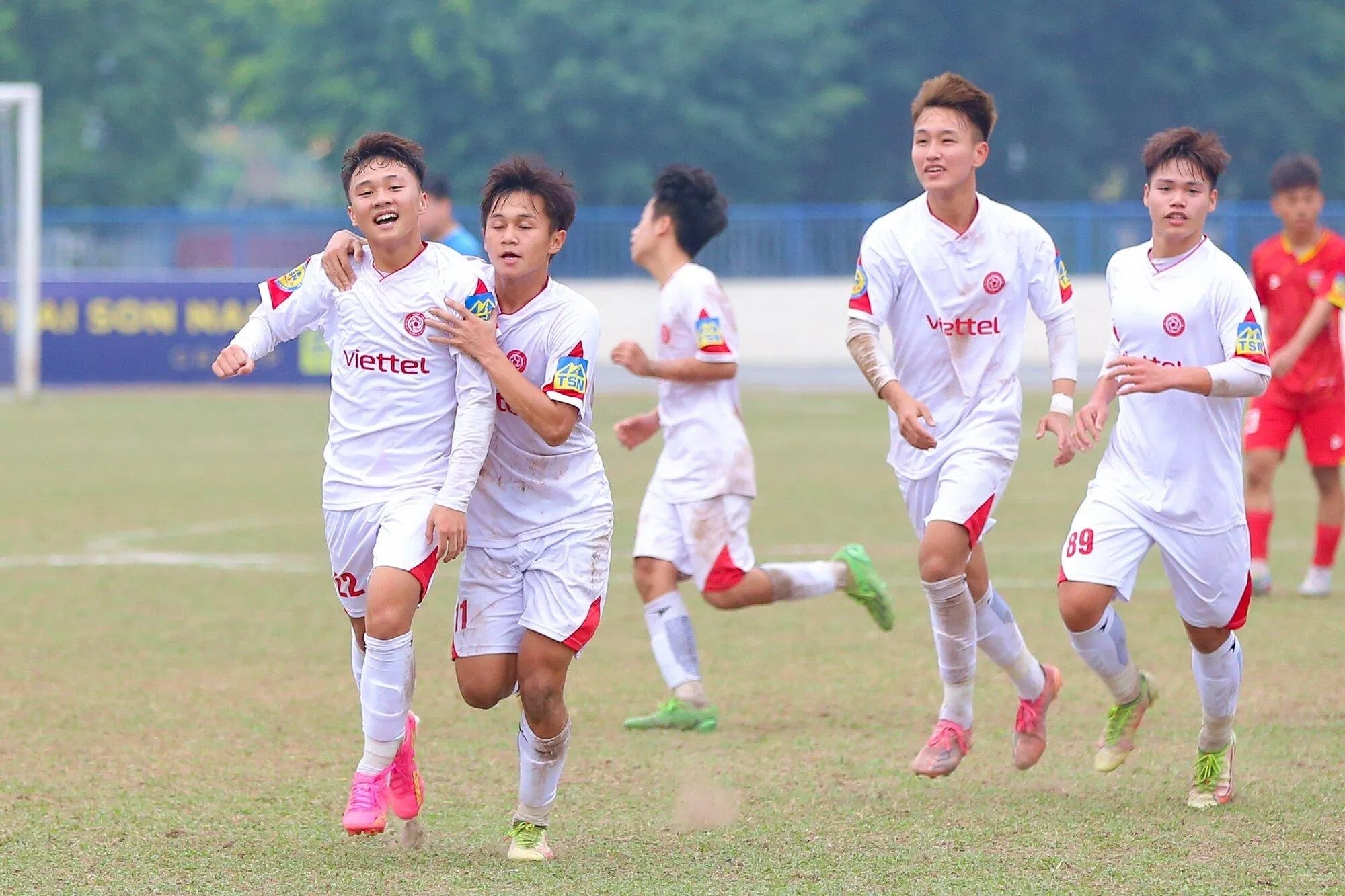 U17 Viettel là đội bóng thứ 2 giành vé đi tiếp chỉ sau 2 lượt trận đầu tiên. (Ảnh: Internet) U17 Viettel là đội bóng thứ 2 giành vé đi tiếp chỉ sau 2 lượt trận đầu tiên. (Ảnh: Internet)