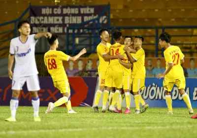 Các đội thi đấu vòng tròn 2 lượt tại địa phương đăng cai. Tính điểm xếp hạng ở mỗi Bảng. 5 đội xếp thứ Nhất, 5 Đội xếp thứ Nhì và 1 đội xếp thứ ba có thành tích tốt nhất ở 5 Bảng vào VCK (Ảnh: Internet) Các đội thi đấu vòng tròn 2 lượt tại địa phương đăng cai. Tính điểm xếp hạng ở mỗi Bảng. 5 đội xếp thứ Nhất, 5 Đội xếp thứ Nhì và 1 đội xếp thứ ba có thành tích tốt nhất ở 5 Bảng vào VCK (Ảnh: Internet)